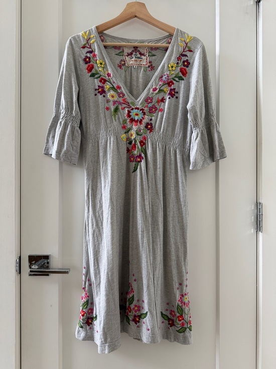 Johnny Was Dresses & Skirts - Johnny Was Y2K Retro Boho Grey Embroidered Floral Baby Doll Y2K Dress Size M